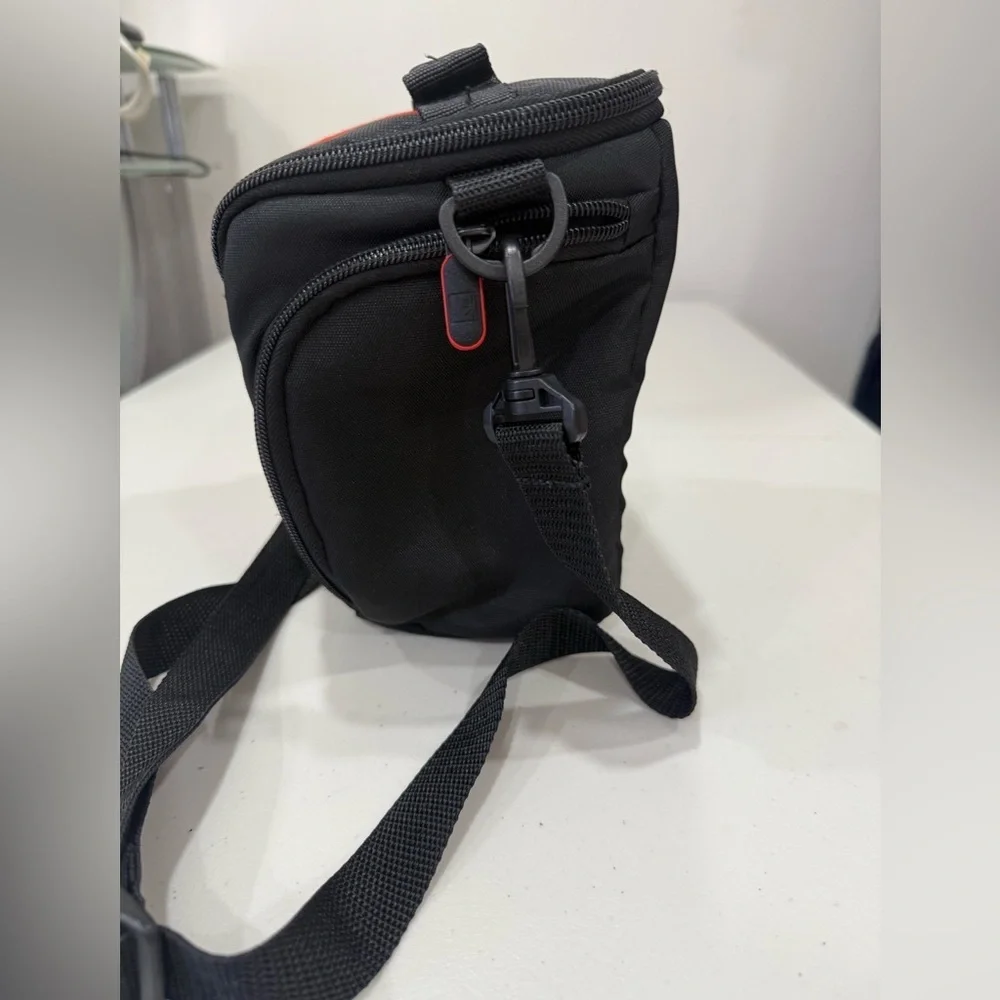 Case Logic SLB Camara Bag Case DCB-304 Compact Case Black